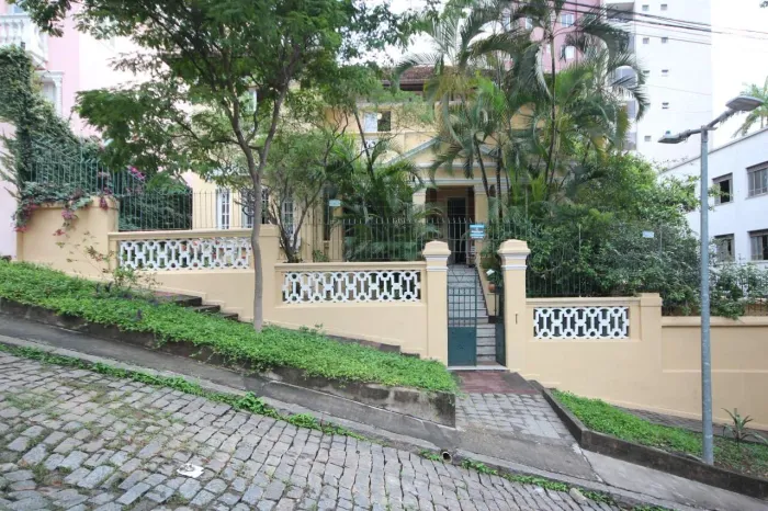 CASA COMERCIAL PARA LOCAÇÃO NO BAIRRO LOURDES