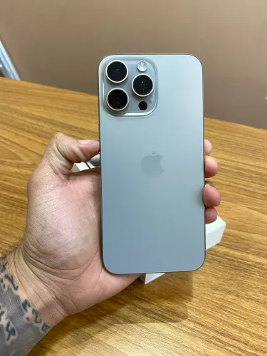 Vendo iPhone 15 Pro Max 256gb em perfeito estado, passo cartão, garantia de 6 meses 
