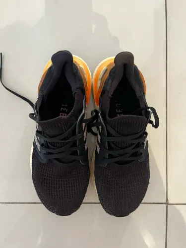 Tênis ultraboost feminino TAM 35