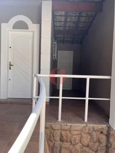 Casa Térrea à venda com 3 quartos sendo 1 suíte - 250 m² terreno- Jardim das Industrias