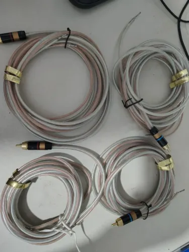 Kit Splitters Y Macho para 2 Fêmeas + 2 Pares de Cabos RCA