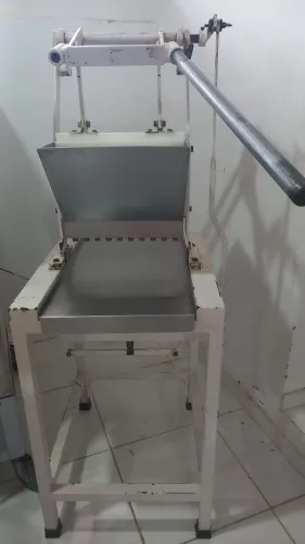 Vendo equipamentos fabricação de biscoitos e bolos em perfeitas condições.