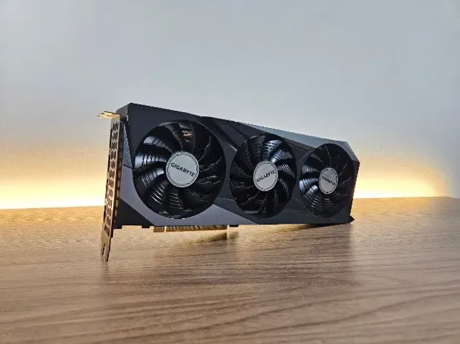 Placa de vídeo RTX 3070 GIGABYTE 8GB c/ LED RGB - Usada em Excelente Estado!