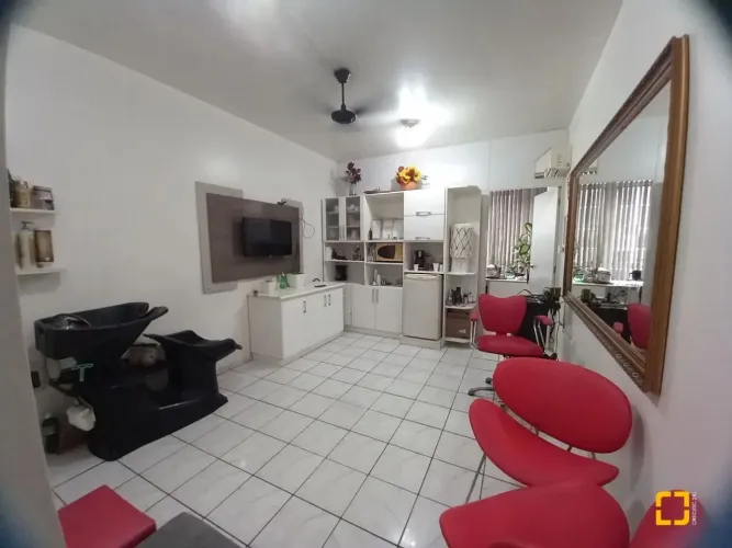 Sala com 27m2 privativos, lavabo no Centro da cidade - Fpolis - SC