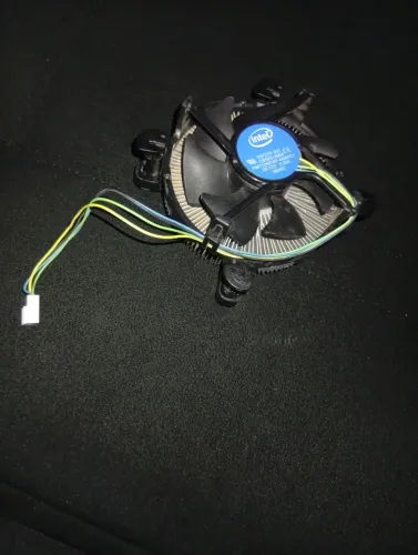 Cooler box Intel original funcionando perfeitamente e sem ruido