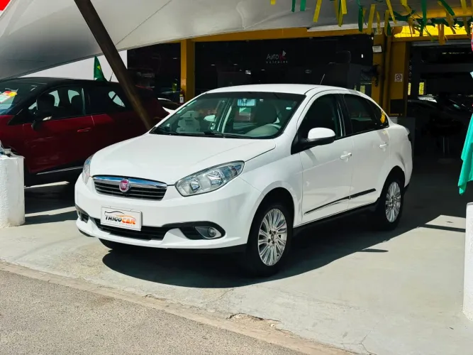 Fiat Siena Essence 1.6 Flex 16V 4P 2015