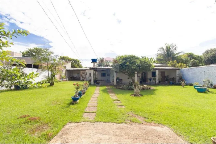 Vendo Ampla Casa com Extenso Quintal no Bairro Nova Esperança