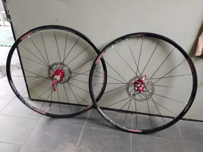 Par rodas Vicini 20/24 furos barulhento