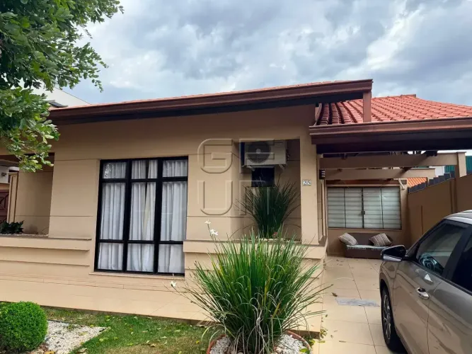 Casa à venda, Cond. Belleville, três quartos sendo uma suíte, em região super valorizada v