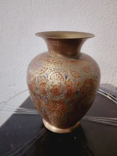 vaso de cobre indiano decorado