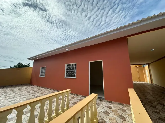 Casa Térrea no Ajuricaba, com 3 Qts sendo 2 Suíte, 3 Vagas