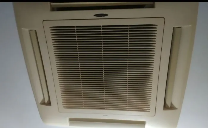 Ar condicionado cassete 36.000 BTUs, Carrier