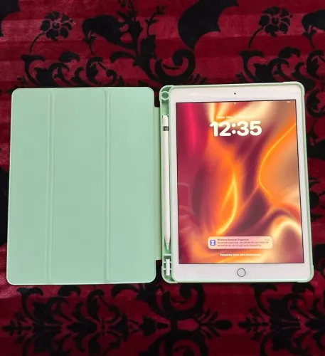 Vendo iPad 7ª geração 128 GB + Apple Pencil 1ª geração