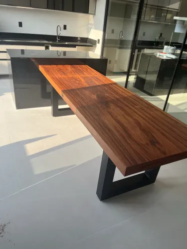 Mesa no estilo de madeira industrial