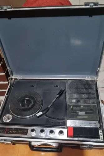 Toca Discos Antigo 3 em 1 - Vintage Maleta Rádio e Cassete
