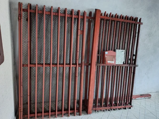 Portão,usado com 4,60 cm e 2,05 al.