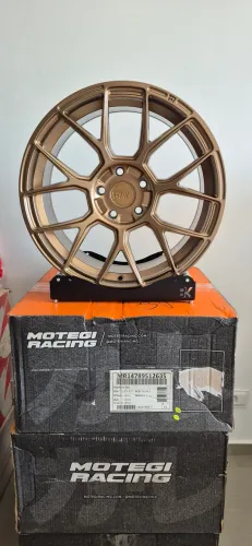 Rodas Aro 18 5x114 MOTEGI RACING modelo MR147 tala 9,5 ET35 Bronze Flow Form