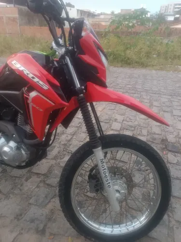 Honda Bros 2024 impecável