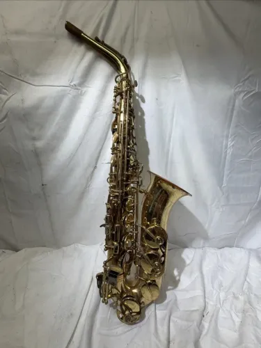 Saxofone Júpiter alto 767 