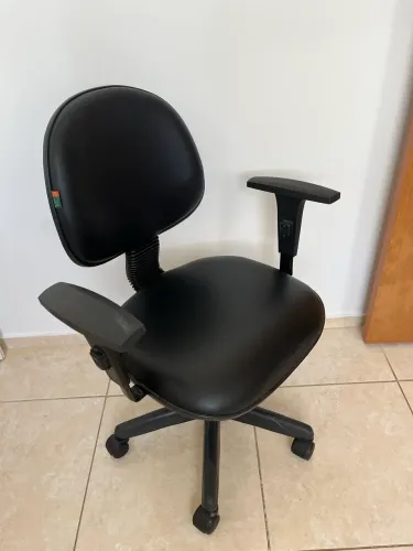 Cadeira de escritório em ótimo estado