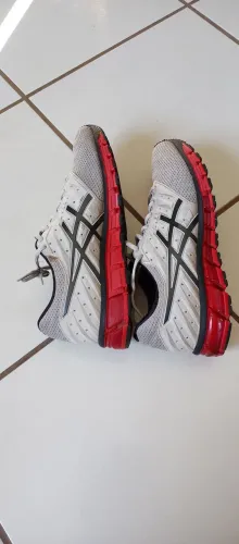 Tênis Asics, número 45 (30.5 cm-US13), usado e em excelente estado.