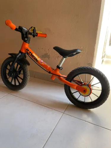 Bicicleta infantil de equilíbrio 