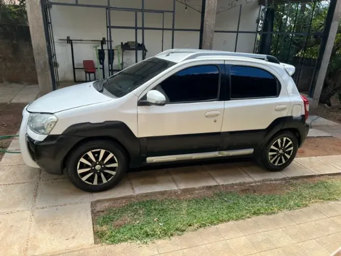 Toyota Etios Cross 1.5 Flex 16V 5P Mec. 2014