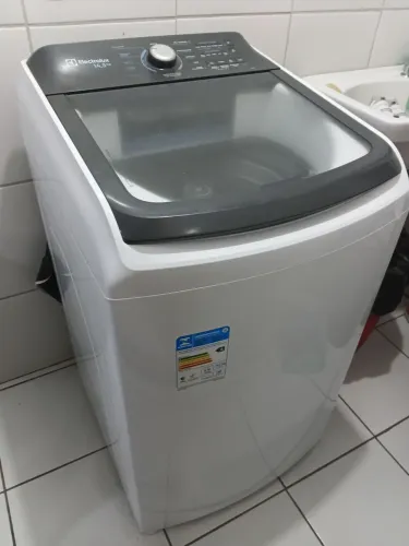 Máquina de lavar roupas impecável!!!!