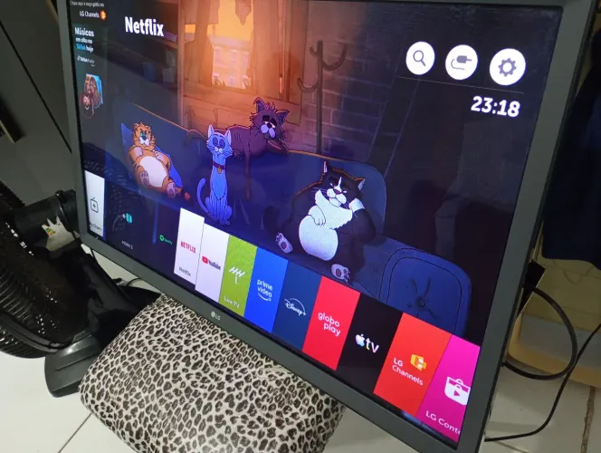 Vendo uma TV smart 32 polegadas com wi-fi Netflix YouTube Disney HBO