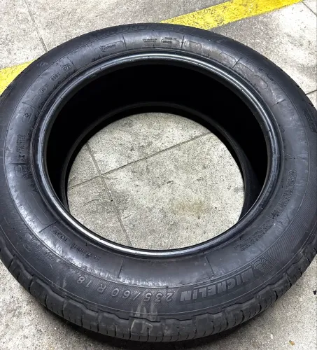 pneu Michelin primacy suv 235 60 R18  semi novo