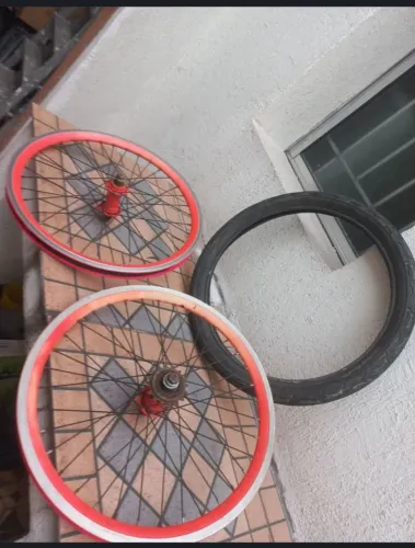 Pneu + par de aro 20