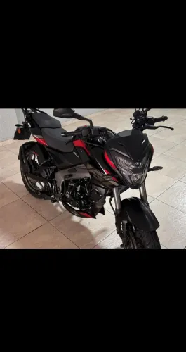 Motocicleta completamente nova, com a primeira revisão feita na concessionária.