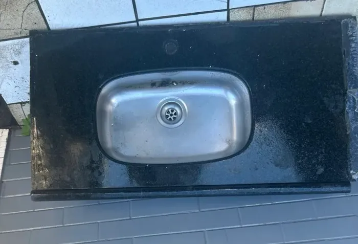Pia de granito São Gabriel  com Cuba grande inox 1.20 por 60 
