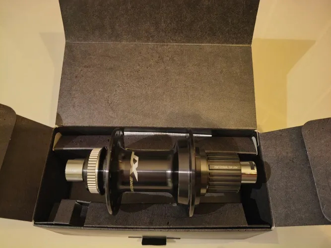 Vendo cubo traseiro Shimano XT