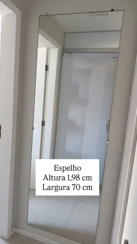 Vende-se Espelho, nas medidas 1,98 altura x 0,70 largura