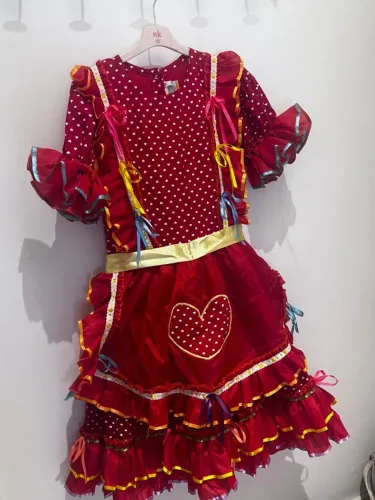 Vestido Caipira Lindo e bem rodado. 