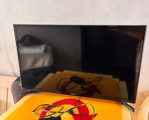 Televisão 32 polegadas SAMSUNG / com defeito 