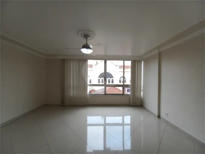 Apartamento todo reformado, semi-mobiliado, pronto para entrar e morar!