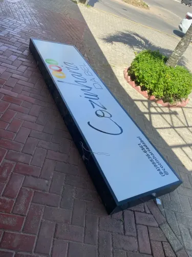 PLACA LUMINOSA EM LONA PARA FACHADA