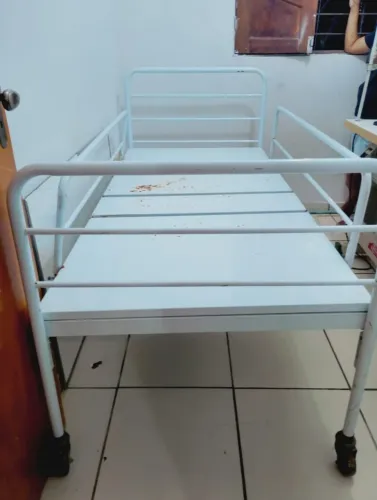 *Cama hospitalar com grades e rodízios - R$ 500 (retirada no local)*