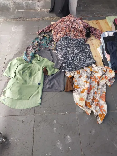 Brechos grande oportunidade lote de 100 roupas femininas