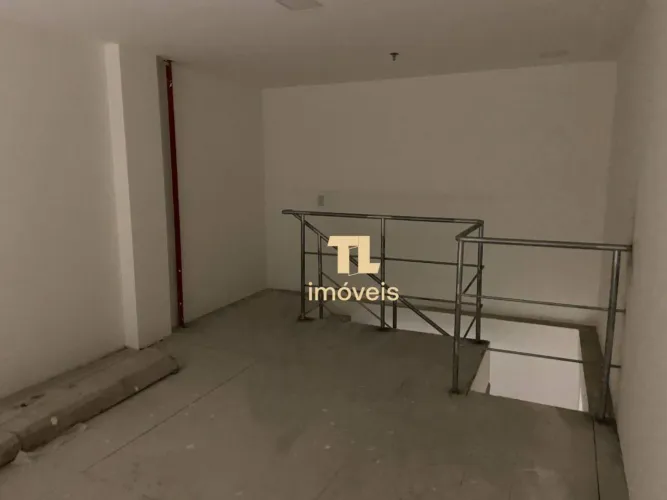 loja comercial lj com 30 m² mezanino com 25 m² condominio de R$ 670 reais mensais valor mé