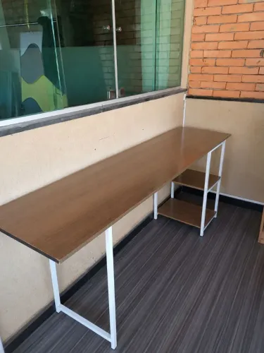 Balcão com 2 prateleiras