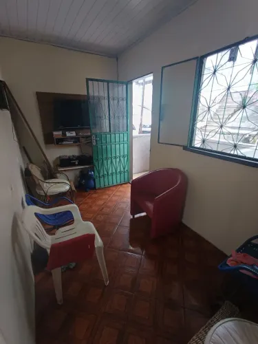 //Casa com quintal e 2 Kitinetes no Vila da Prata 