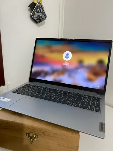 Notebook Lenovo Intel Core i3 | SSD 358 GB | 8 GB RAM | Tela 15,6