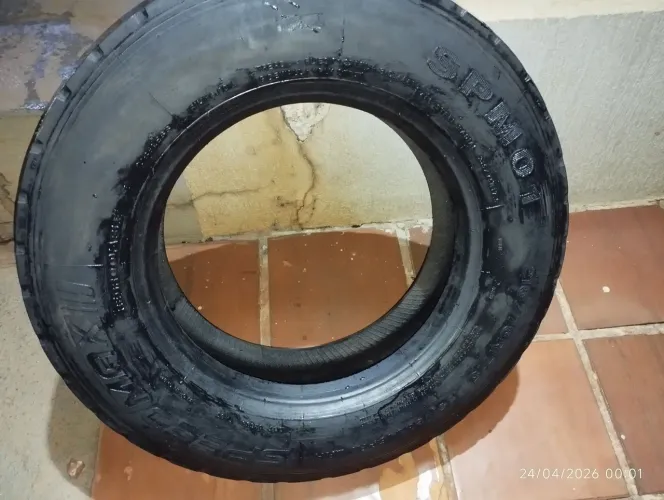 Par de Pneus 215/75 R17.5 - Carcaça Original (1ª Linha)