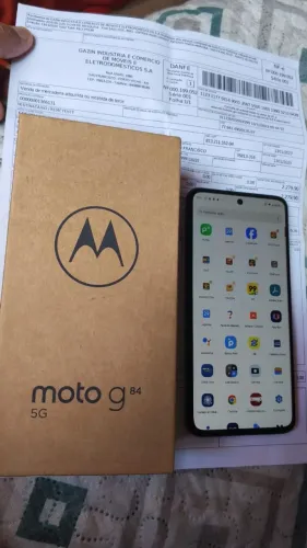 Vendo Moto G84 5G 256/16 02 mês Uso com Caixa nota fiscal zerado não abaixo valor .