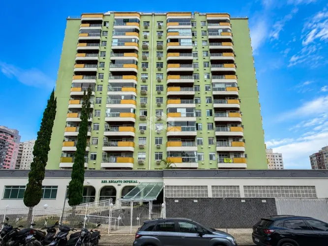 APARTAMENTO SEMIMOBILIADO À VENDA COM 3 QUARTOS SENDO 1 SUÍTE SACADA E INFRAESTRUTURA COMP