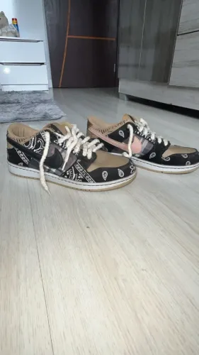 Tênis nike x Travis scott