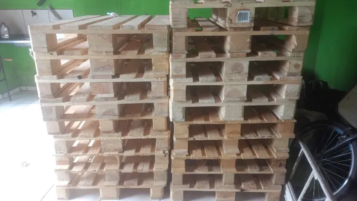 Pallet semi novo 80x120 barato